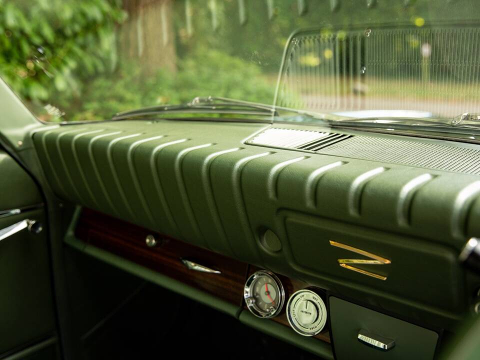 Image 20/44 of Ford Zodiac MkIII (1964)