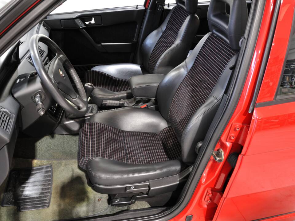Imagen 15/30 de Alfa Romeo 155  2.0 Q4 4x4 (1992)