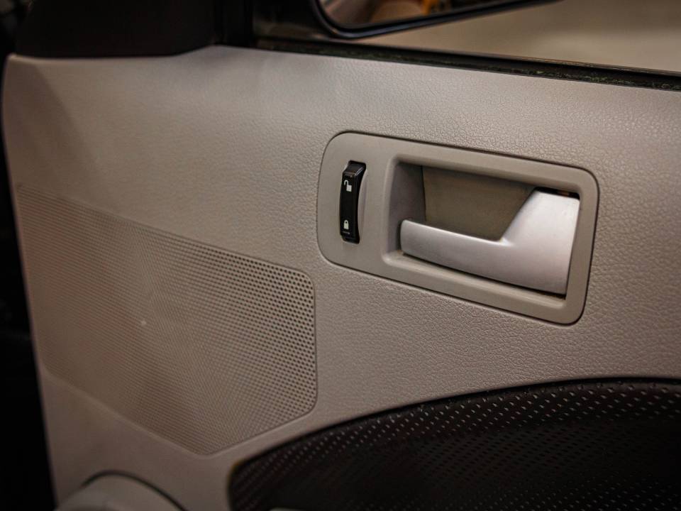 Image 44/49 of Ford Mustang GT (2006)