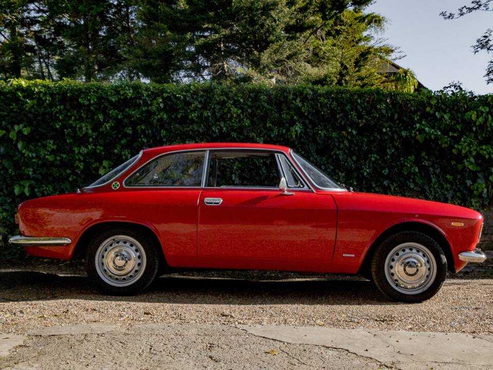Image 3/50 of Alfa Romeo Giulia 1600 Sprint GT Veloce (1966)
