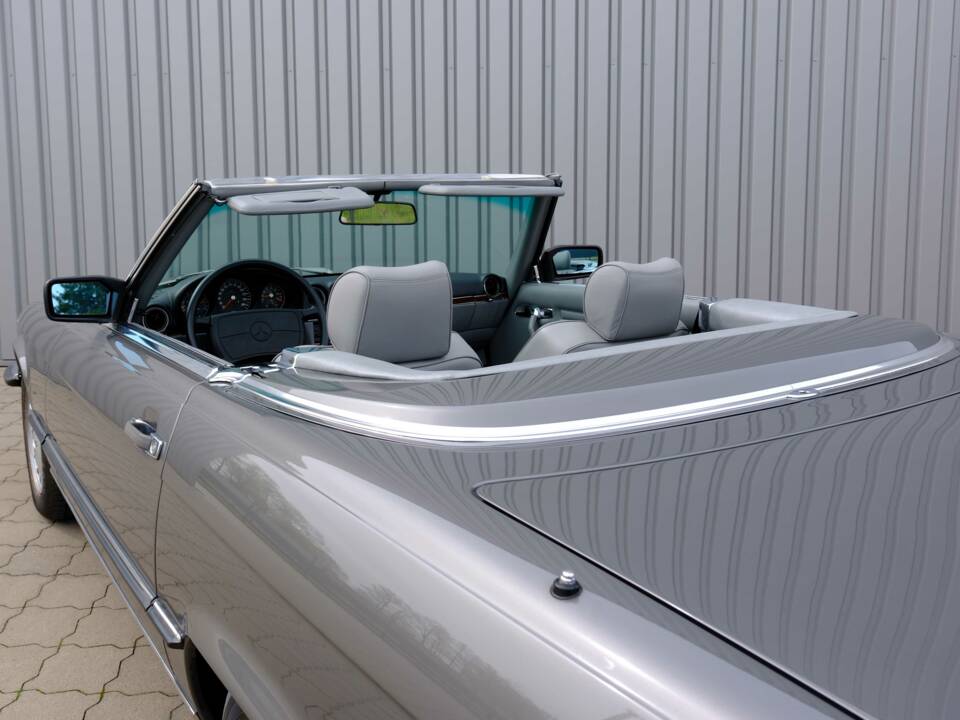 Image 63/97 de Mercedes-Benz 560 SL (1987)