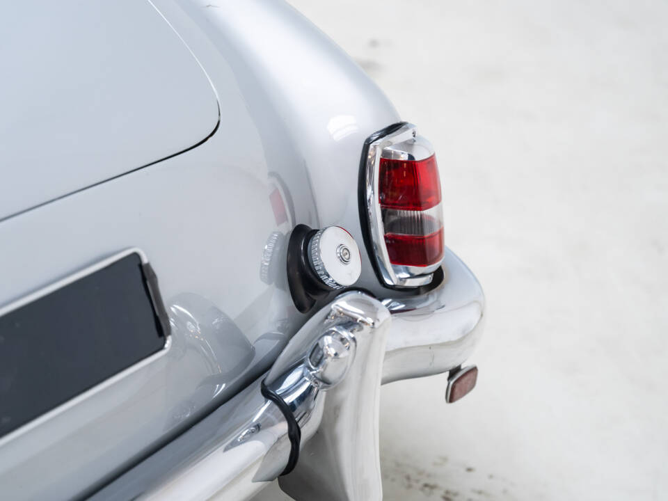 Afbeelding 30/36 van Mercedes-Benz 190 SL (1959)