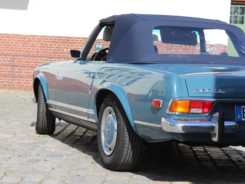 Image 30/32 of Mercedes-Benz 280 SL (1970)