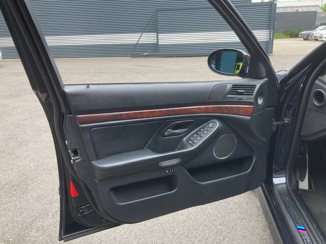 Image 9/27 of BMW M5 (1999)