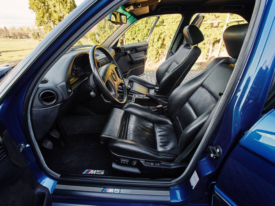 Bild 18/18 von BMW M5 (1992)