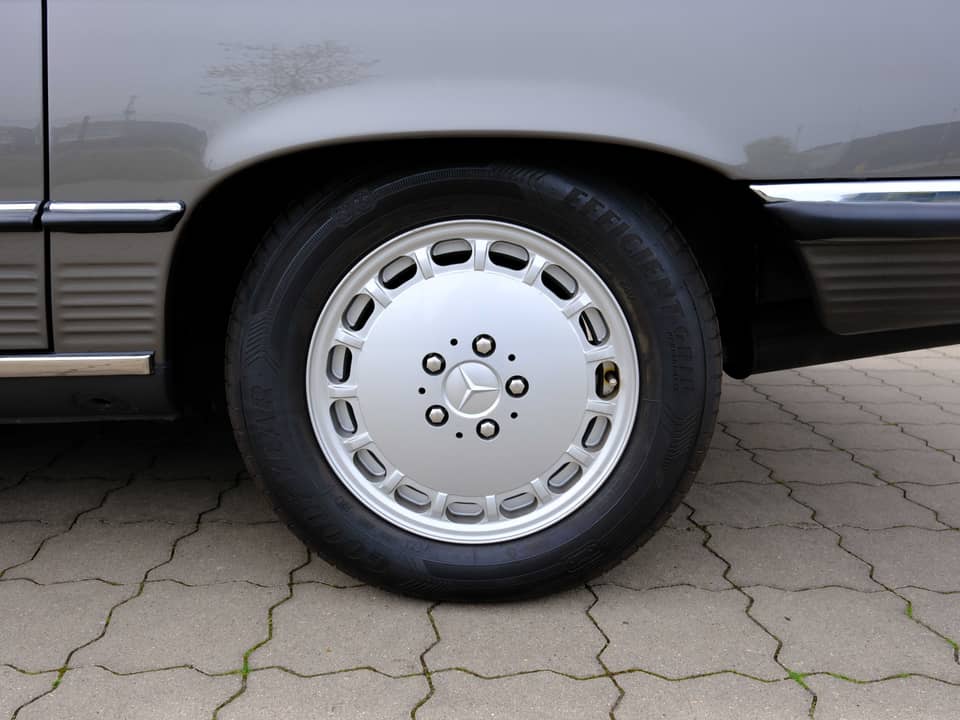 Image 55/96 of Mercedes-Benz 560 SL (1987)