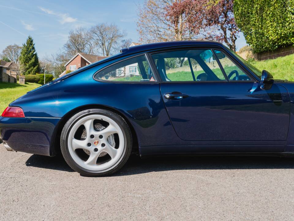 Image 9/52 of Porsche 911 Carrera 4 (1997)