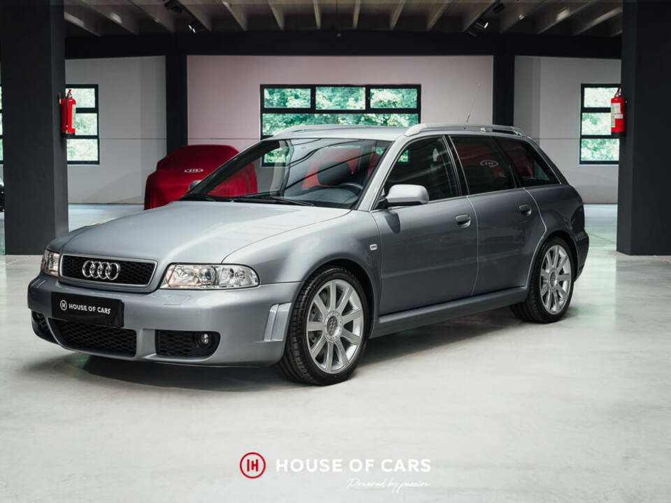 Image 2/25 de Audi RS4 Avant (2001)