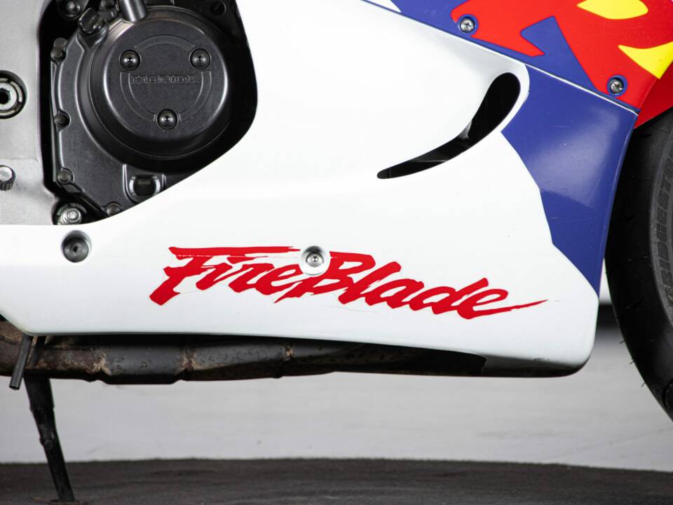 Immagine 31/50 di Honda CBR 900RR Fireblade (1996)