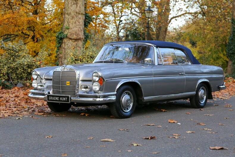 Image 17/50 of Mercedes-Benz 220 SE Cabriolet (1966)