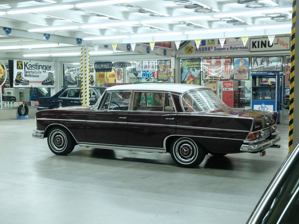 Image 7/50 of Mercedes-Benz 300 SE lang (1965)