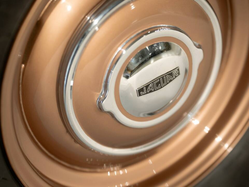 Image 17/50 of Jaguar XK 120 OTS (1952)