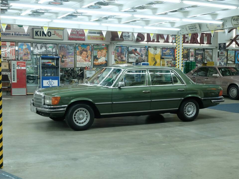 Image 3/50 de Mercedes-Benz 450 SEL 6,9 (1975)