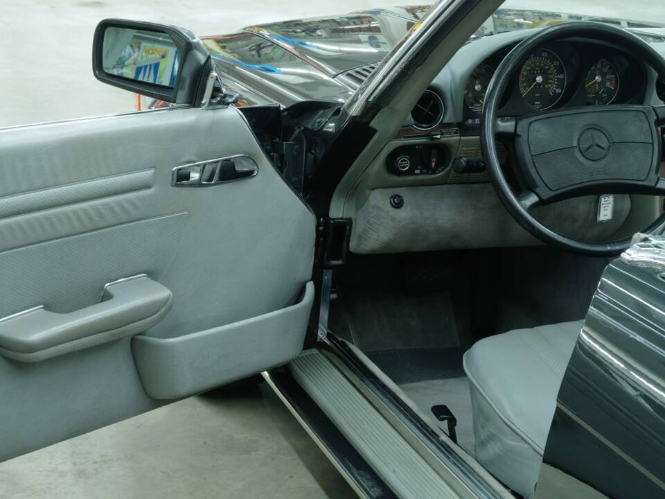 Image 22/50 de Mercedes-Benz 560 SL (1988)