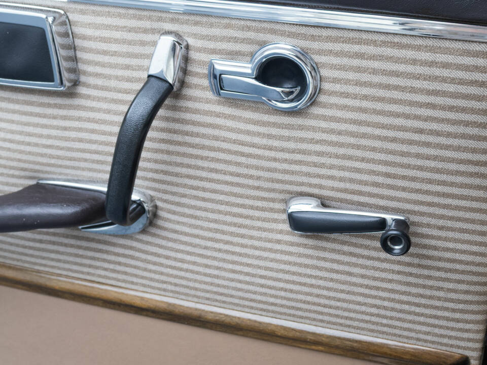 Bild 10/12 von Mercedes-Benz 220 SE b (1962)
