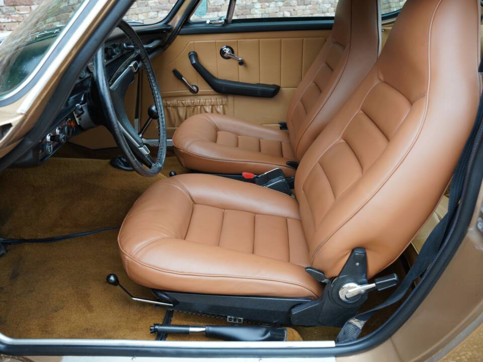 Image 41/50 of Volvo 1800 E (1972)