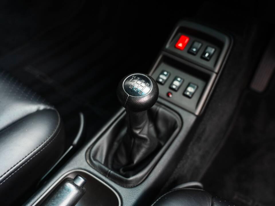 Image 32/60 of Porsche 911 Targa (1996)