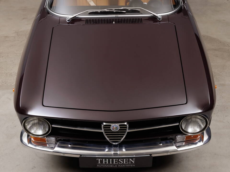 Immagine 3/35 di Alfa Romeo Giulia 1300 GT Junior (1973)