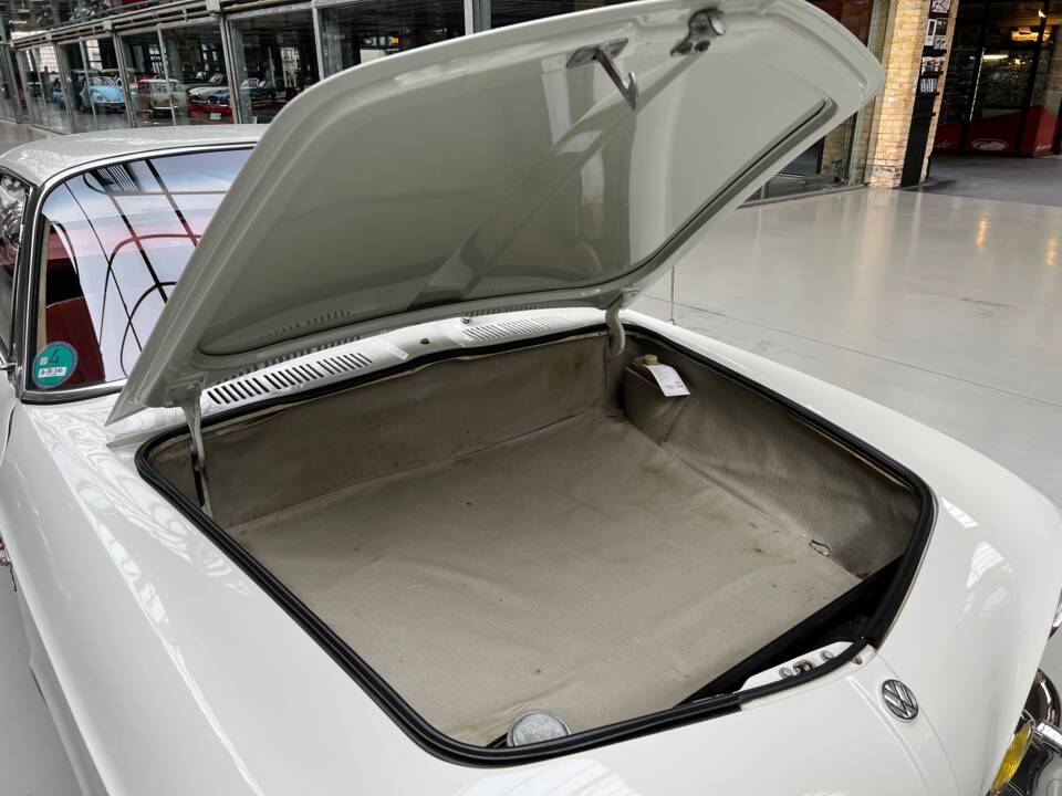 Image 30/37 of Volkswagen Karmann Ghia 1600 L (1968)
