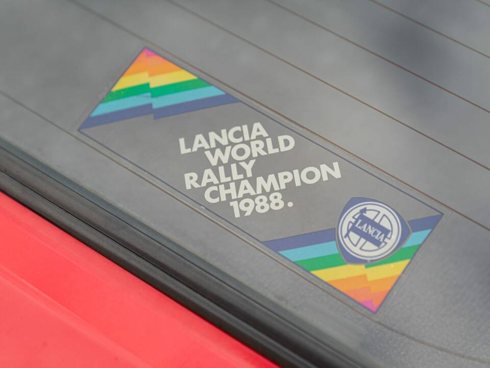 Image 27/50 of Lancia Delta HF Integrale 16V (1989)