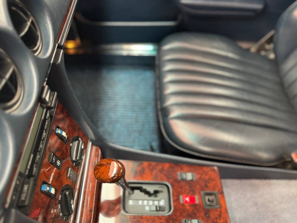 Image 27/34 of Mercedes-Benz 420 SL (1987)