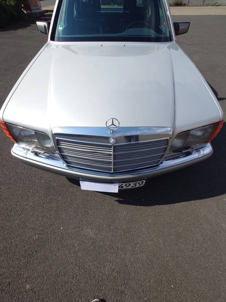 Afbeelding 2/14 van Mercedes-Benz 500 SE (1987)