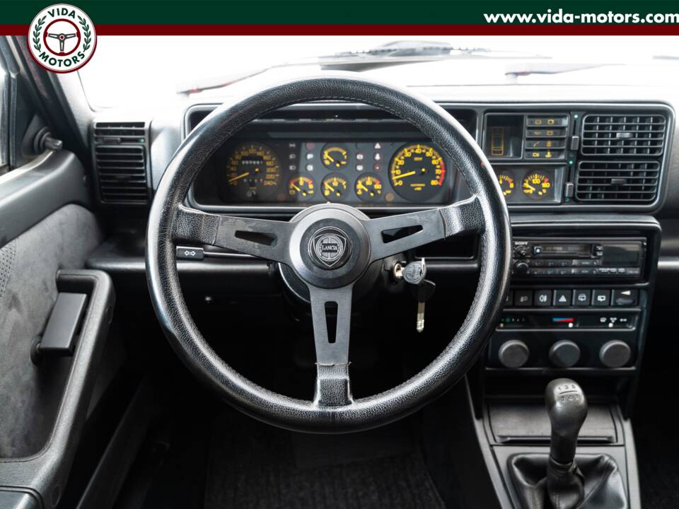 Image 7/15 de Lancia Delta 1.6 HF (1991)