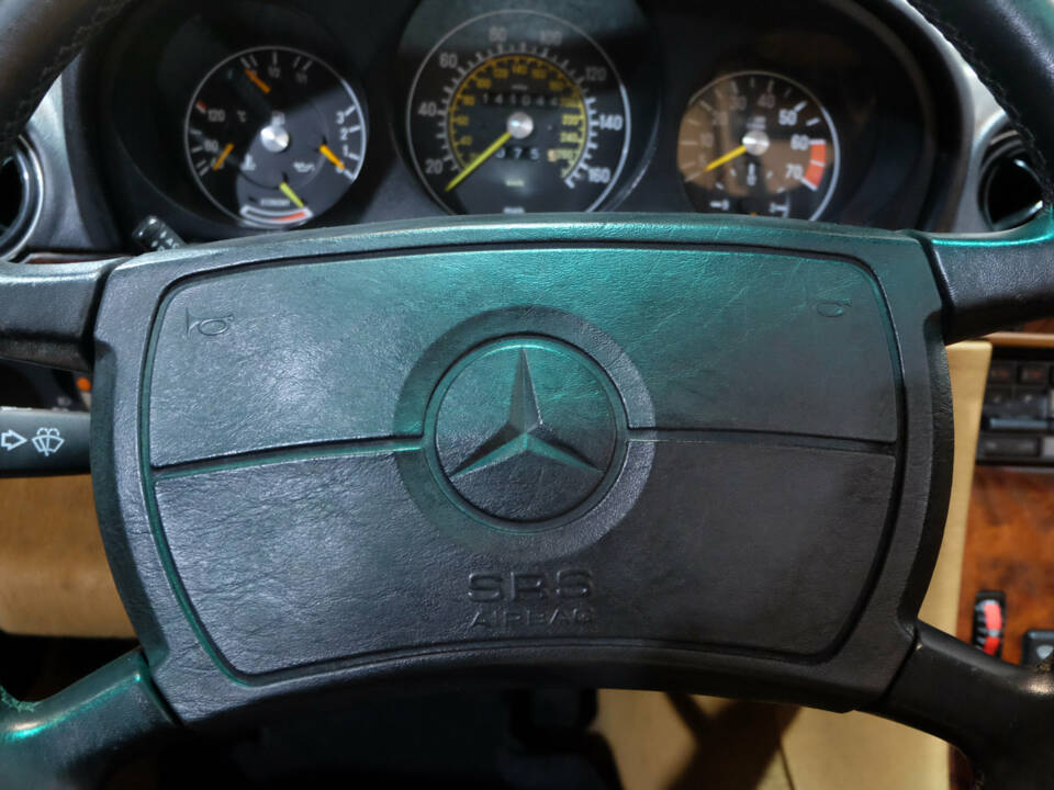 Bild 26/42 von Mercedes-Benz 560 SL (1989)