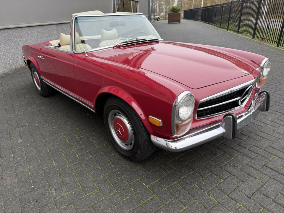 Image 13/50 of Mercedes-Benz 280 SL (1971)