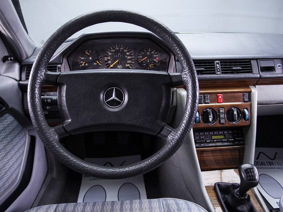 Immagine 25/40 di Mercedes-Benz 300 TE (1991)