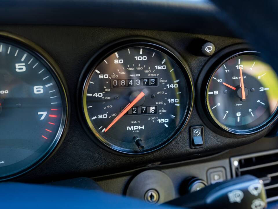 Image 31/52 of Porsche 911 Carrera 4 (1997)