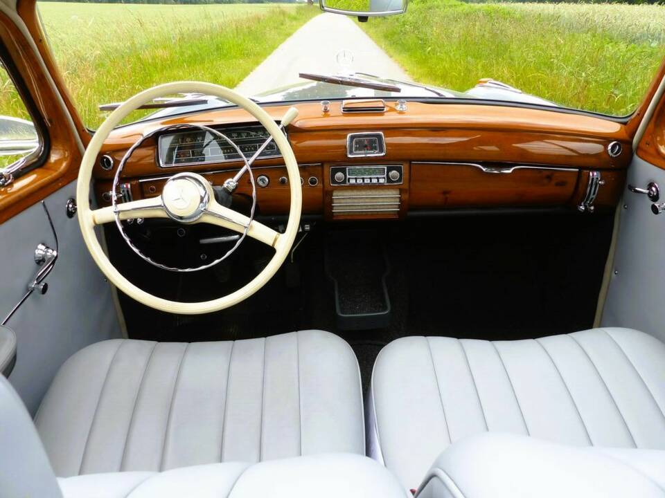 Mercedes-Benz 220 S Limousine 63 kW/85 PS (W 180)