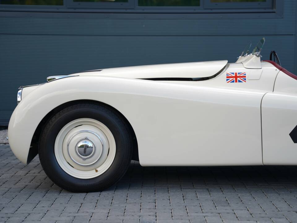 Image 9/50 of Jaguar XK 120 OTS (1950)
