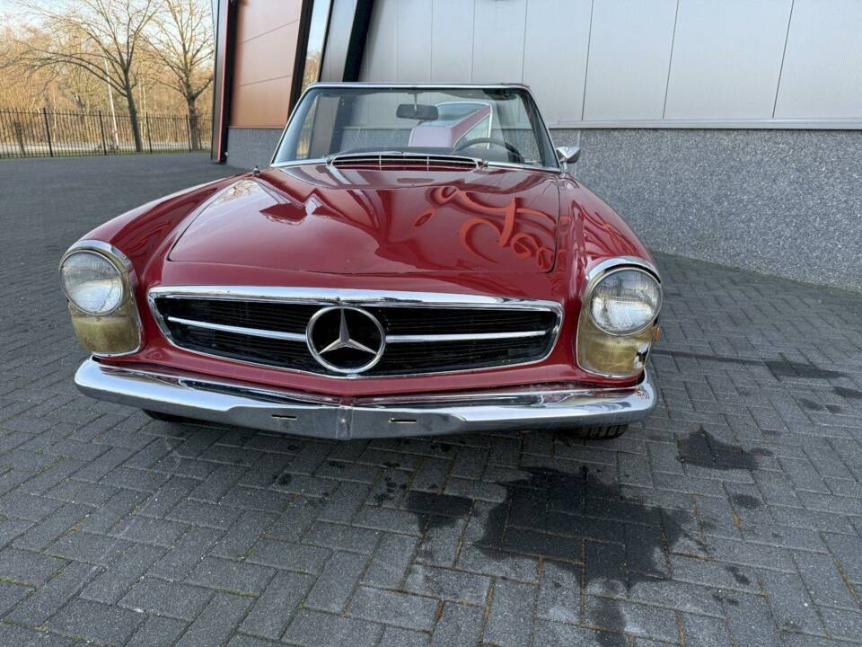 Image 2/36 of Mercedes-Benz 250 SL (1968)