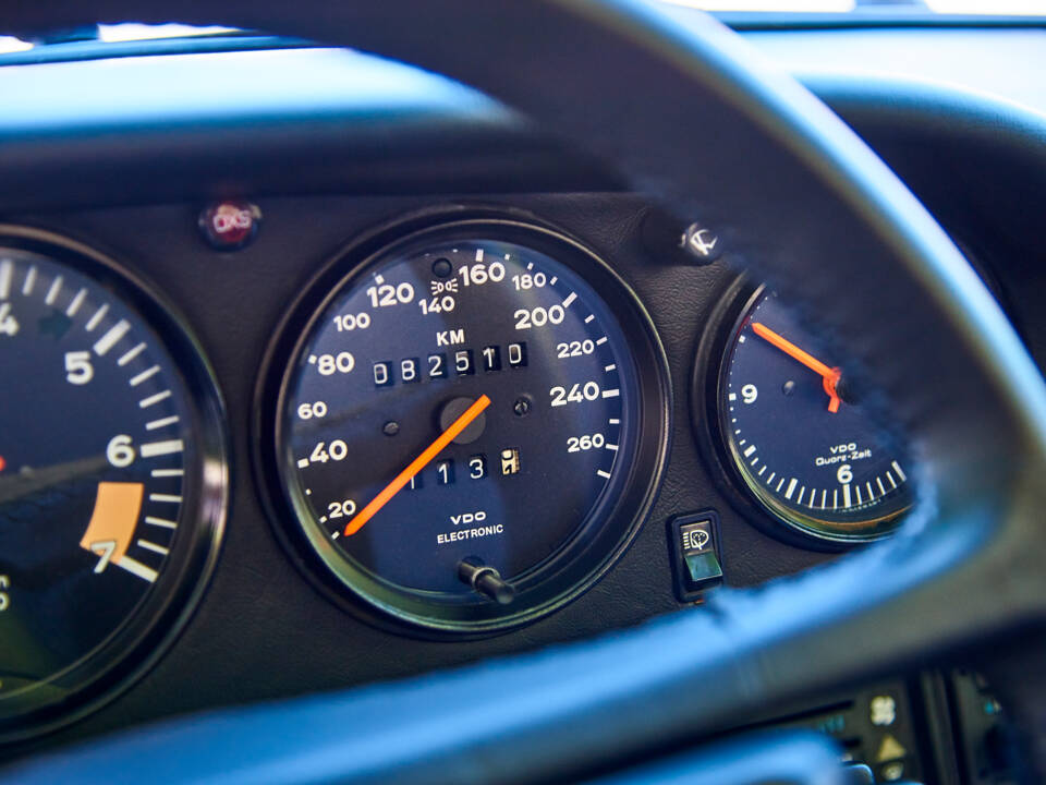 Image 26/44 of Porsche 911 SC 3.0 (1983)