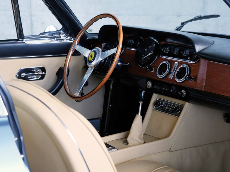 Image 31/50 of Ferrari 330 GT 2+2 (1964)