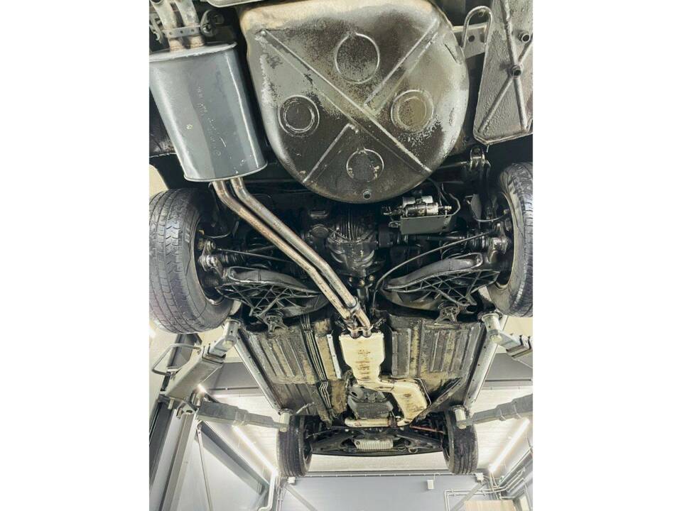 Image 29/32 of Mercedes-Benz 560 SL (1987)