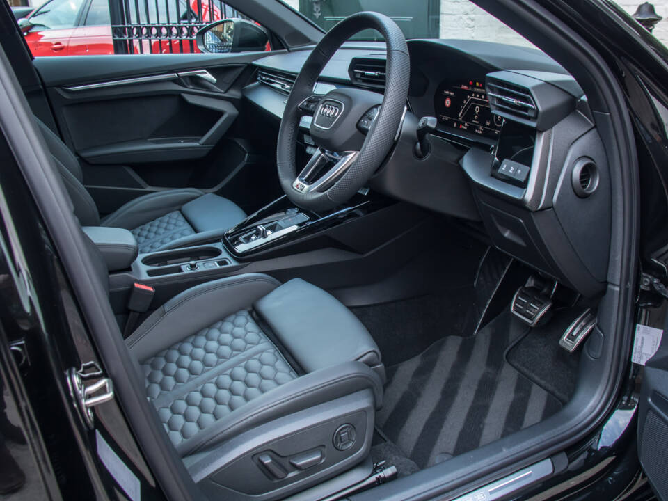 Image 16/23 de Audi RS3 Sportback (2023)