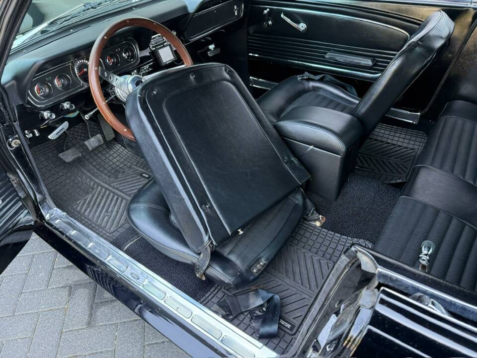 Image 16/46 of Ford Mustang GT (1966)