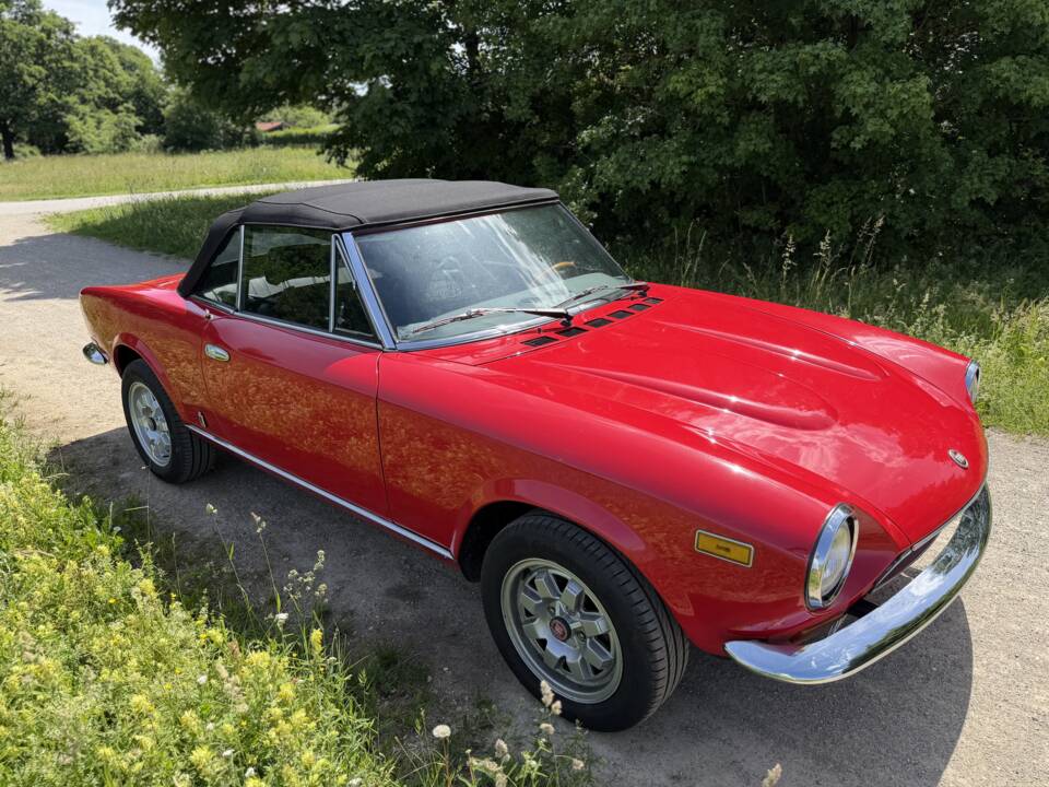 Image 33/51 of FIAT 124 Spider CS2 (1982)