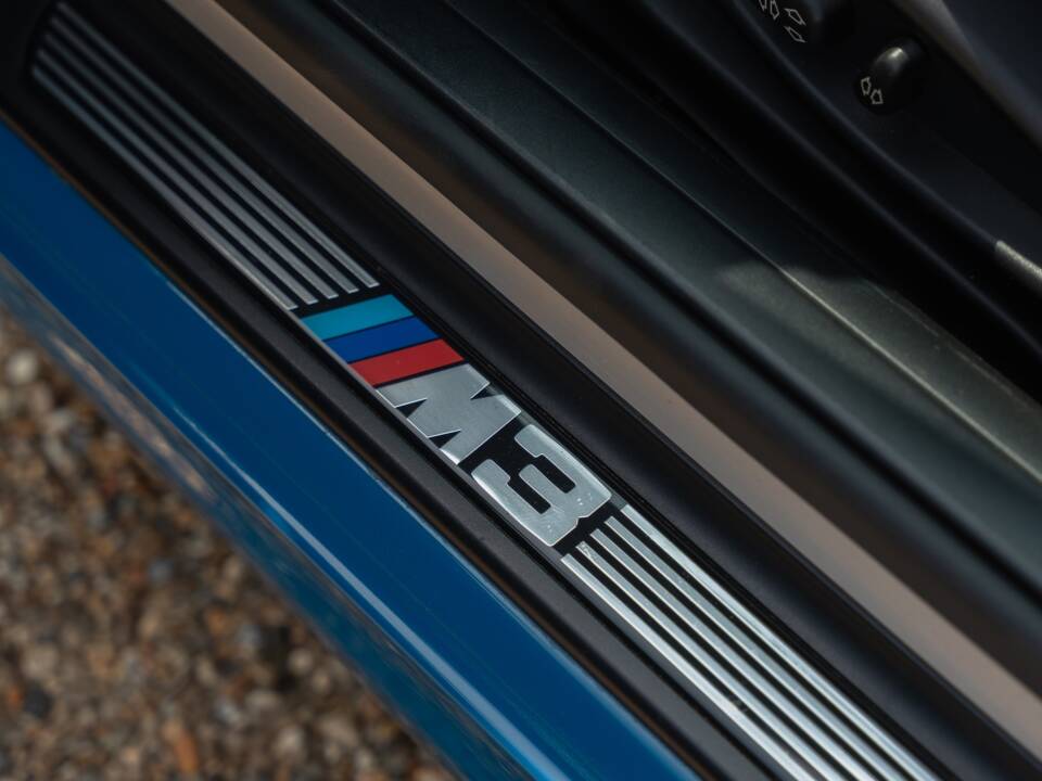 Image 8/36 of BMW M3 (2003)