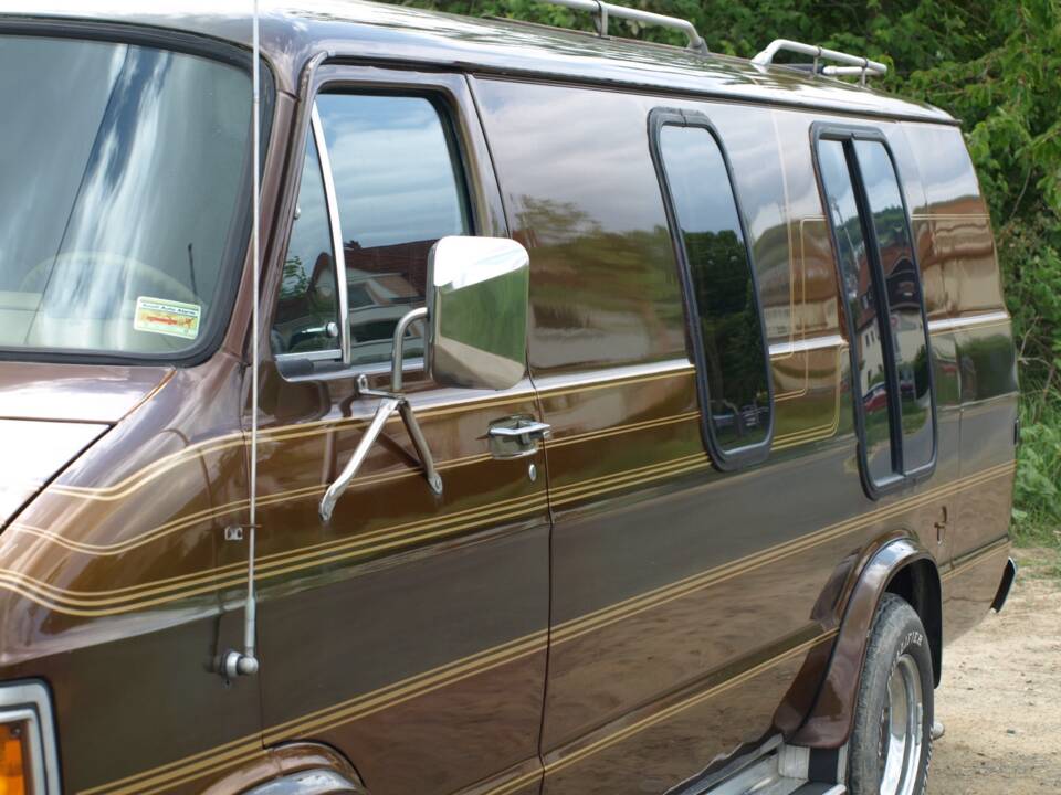 Immagine 53/143 di Dodge B 200 Sportsman (1978)