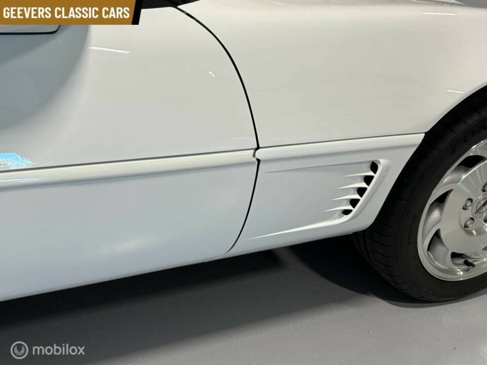 Image 16/30 of Chevrolet Corvette Convertible (1995)