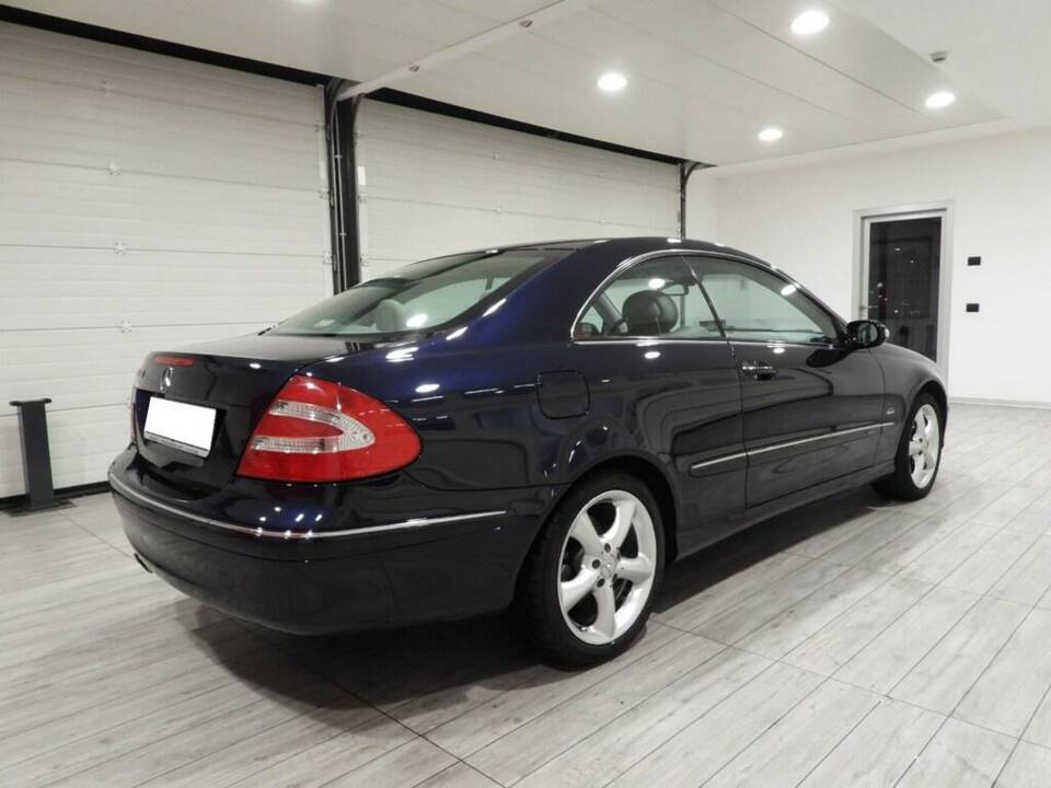 Immagine 4/15 di Mercedes-Benz CLK 320 (2002)