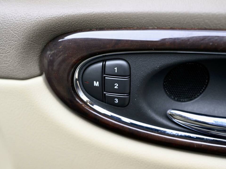 Image 47/50 of Jaguar XJ 8 4.2 (2006)