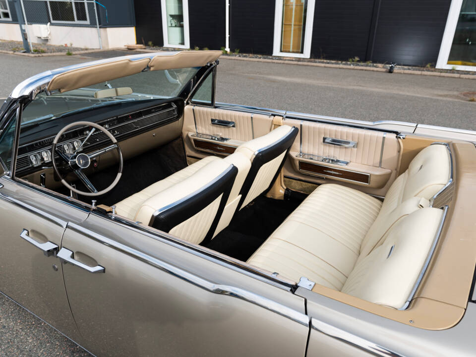 Bild 31/135 von Lincoln Continental Convertible (1965)