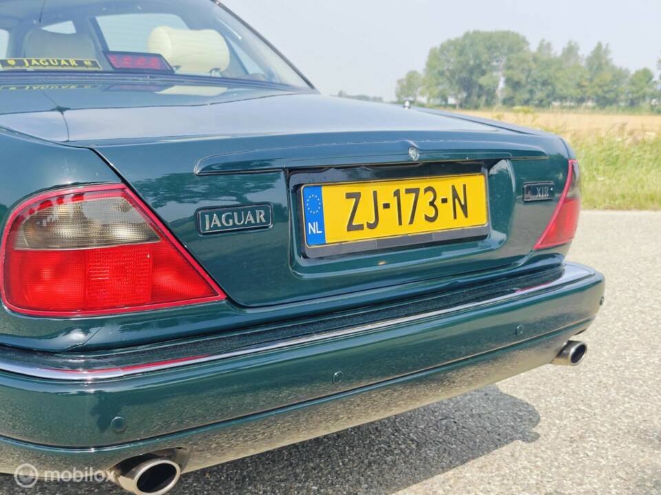 Image 12/50 of Jaguar XJR 4.0 Supercharged (1996)