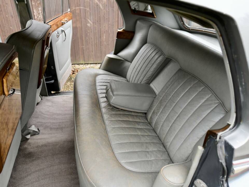 Image 21/50 of Bentley S 3 (1964)