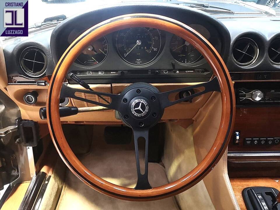 Image 23/60 of Mercedes-Benz 380 SL (1982)