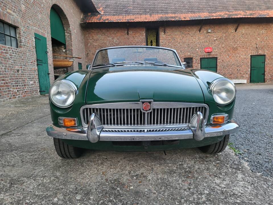 Image 7/58 of MG MGB (1971)